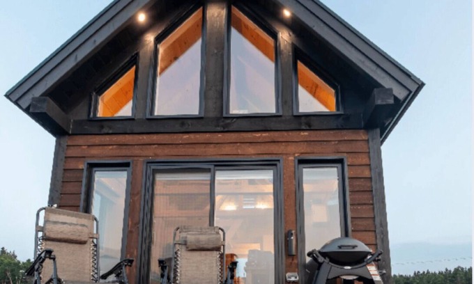 Gaspe Cabin | Chalet double arrière style suisse