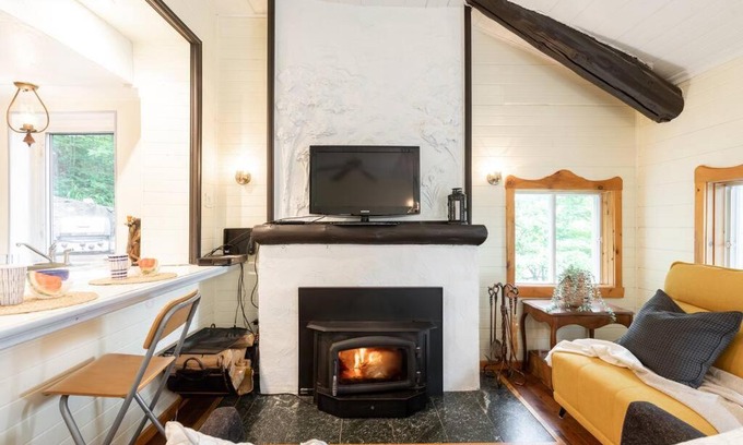 St-Adolphe-d'Howard Ski Chalet | Chalet du Village - Rustic charm, lake - beach access