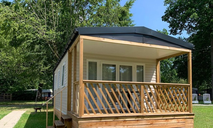 Mittelhof Apartment | Chalet Eichhörnchen - Camping im Eichenwald