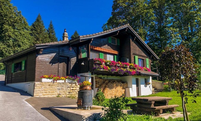 Le Locle Ski Chalet | Chalet en pleine nature avec Spa