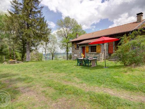 Chalmazel-Jeansagniere House | Chalet familial à 5 min des pistes de ski de Chalmazel, 3 chambres, cheminée, animaux acceptés - FR-1-496-138