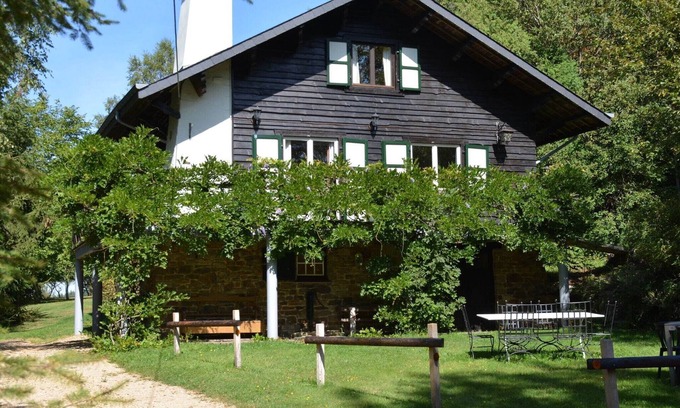 Gembes Ski Chalet | Chalet in Bièvre for 9 Person