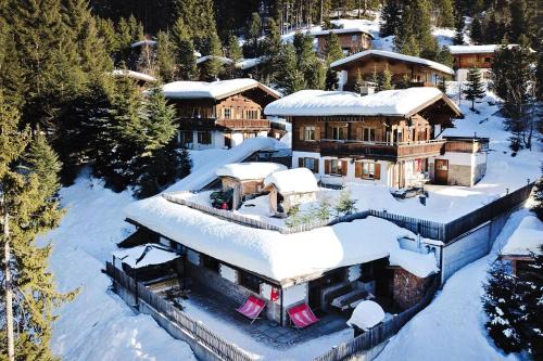 Fuegenberg Apartment | Chalet in Hochfügen near Ski Slopes