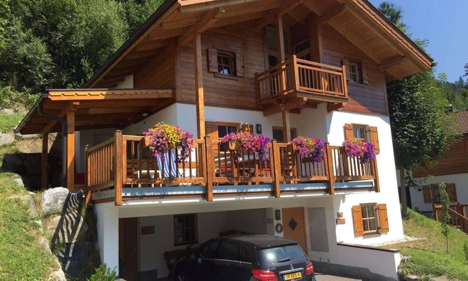 Wald im Pinzgau Ski Chalet | Chalet in Königsleiten near Ski Bus & Pool