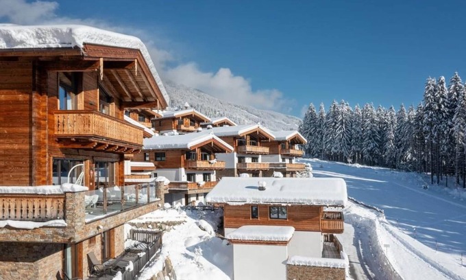 Schonbach Ski Chalet | Chalet in Neukirchen with Ski-In Access