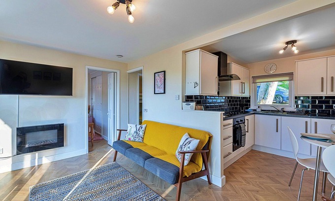 Bont Newydd Ski Chalet | Chalet in Snowdonia with Pool & Fishing Lake