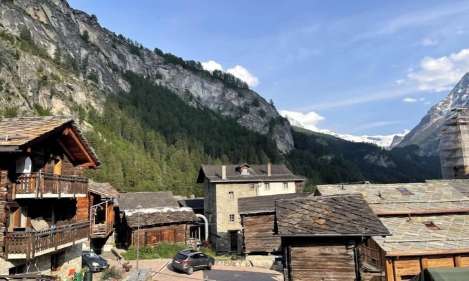 La Sage Apartment | Chalet in the mountains, wooden interior, cosy, with a beautiful view