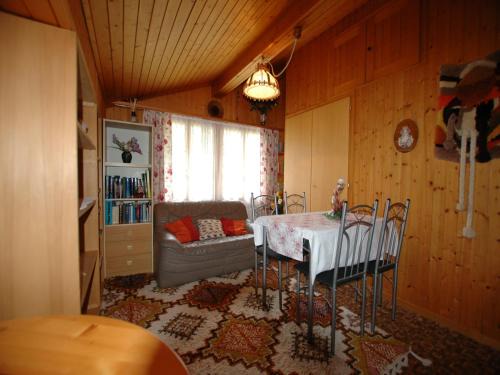 Wilderswil House | Chalet in Wilderswil with Jungfrau Views