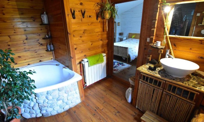 Saint-Andeol-de-Vals Ski Chalet | Chalet Instant Spa en montagne