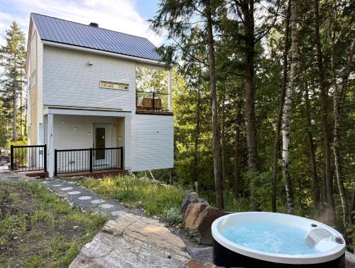Sainte-Beatrix House | Chalet Komorebi with spa - Meli 1