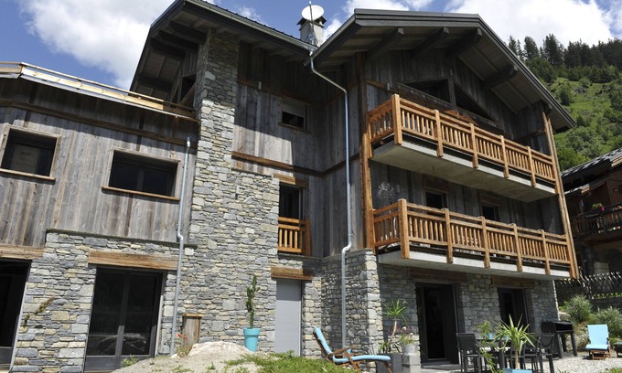 Champagny-en-Vanoise Ski Chalet | CHALET L' Ours Blanc, luxury 18/20-person chalet, heated sauna jacuzzi, SPA.