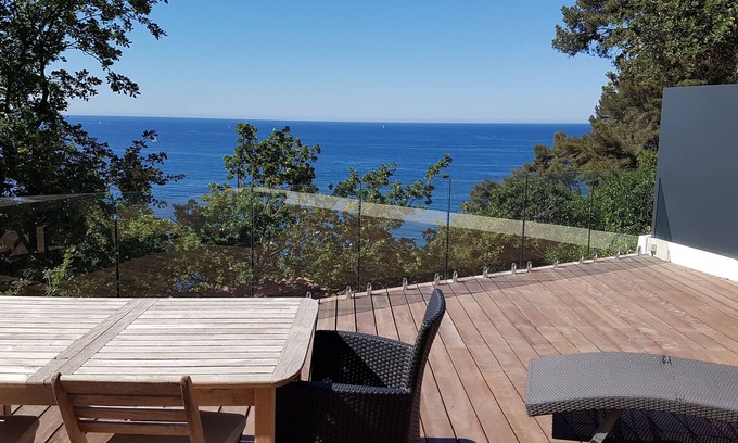Le Pradet Villa | Chalet "LITTLE PARADISE" SEA VIEW 1st row - large terrace - ground floor