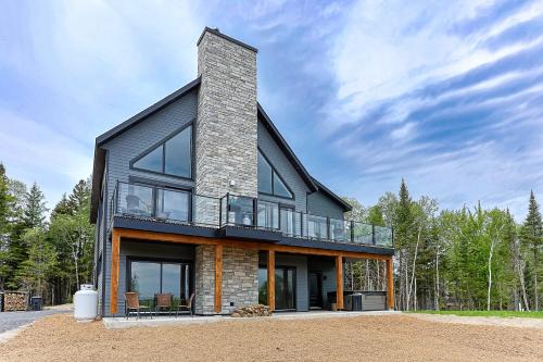 Saint-Alphonse-Rodriguez House | Chalet Neuf Avec Spa - Horizon Des Coteaux