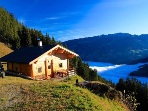 Hippach Ski Chalet | Chalet Nase at 1700m in the Zillertal