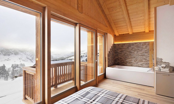 Livigno Ski Chalet | Chalet 'Plaz' with Mountain View, Private Garden and Wi-Fi