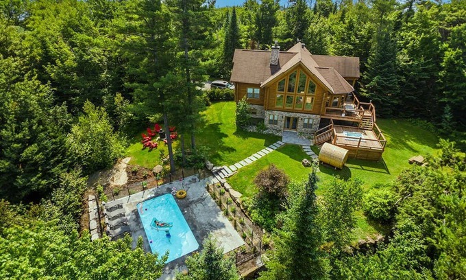 Mille-Isles Ski Chalet | Chalet Red Deer at Fiddler Lake with Spa, Sauna, and Private Pool