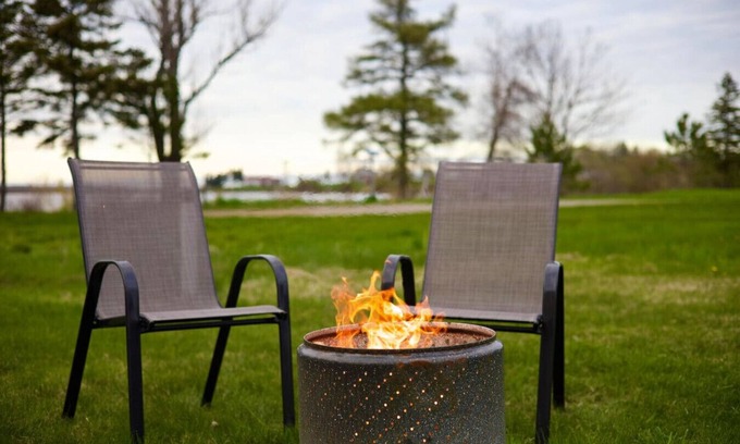 Sainte-Anne-de-Kent Apartment | Chalet Relaxation - Cottage with Beach View in Bouctouche Sud