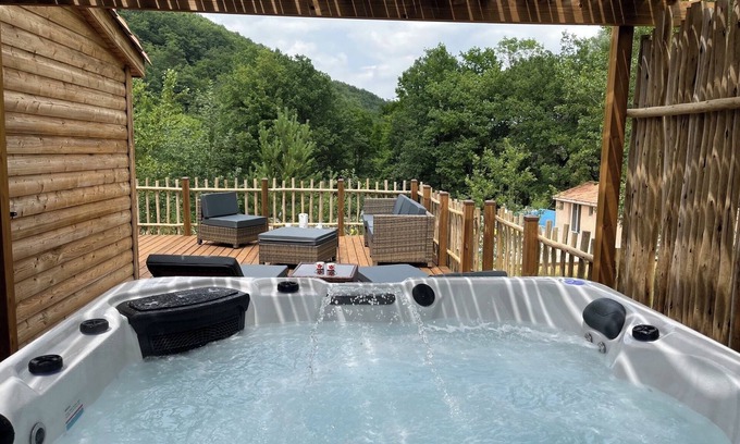Chalabre Ski Chalet | Chalet/Spa and private lake