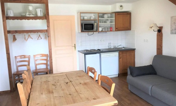 La Joue du Loup Ski Chalet | Chalet, view mountain, swimming pool, terrace, parking, tv, ski locker, 55m², La Joue du Loup