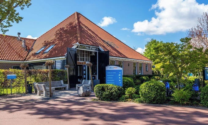 Velsen-Zuid House | Chalet with 2 bedrooms and a terrace