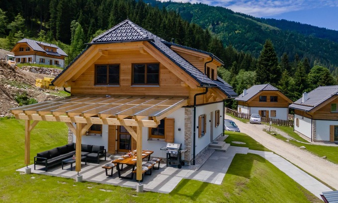 Donnersbachwald Ski Chalet | Chalet with covered terrace, sauna and spa bath
