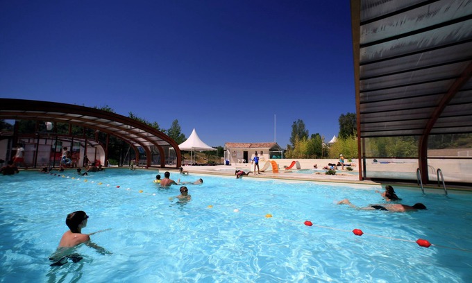 Monclar-de-Quercy Ski Chalet | Chalet with dishwasher on a hill