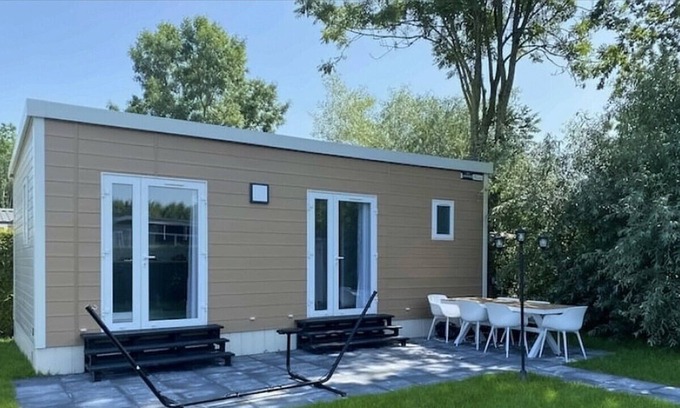 Tzummarum Ski Chalet | Chalet with garden on the Frisian Wadden