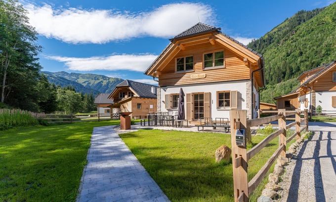 Donnersbachwald Ski Chalet | Chalet with sauna, hot tub and enclosed garden