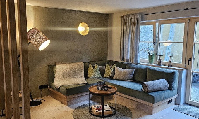 Mittenwald Ski Chalet | Chalet 'Zur Auszeit' with Mountain View, Private Terrace and Wi-Fi