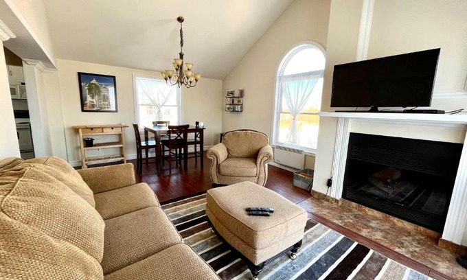 Magog Apartment | Chaleureux condo à Magog