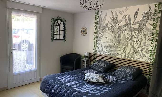 Rilhac-Rancon Bed & Breakfast | Chambre au RDC , Confortable ,indépendante , Sortie sur la Cours Privée !