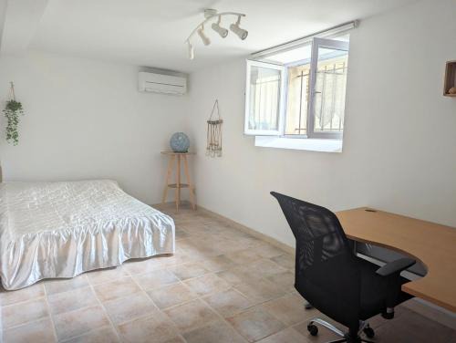 La Liviniere House | Chambre climatisée 2 places plus une place Bébé 0-3 ans, salle de bain et WC en espace privatif