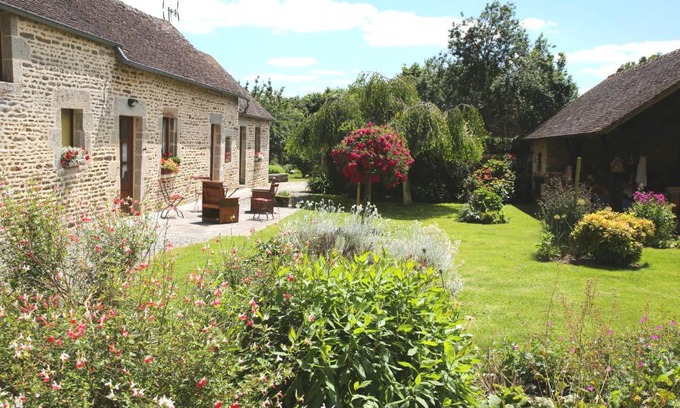 Saint-Denis-sur-Sarthon House | Chambre d'hôte Courtoux
