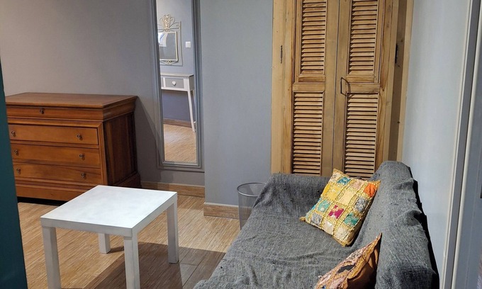 Rasteau Bed & Breakfast | Chambre Dans Maison D'hôte Récente. A L'étage. WC Indépendant, TV, Wifi