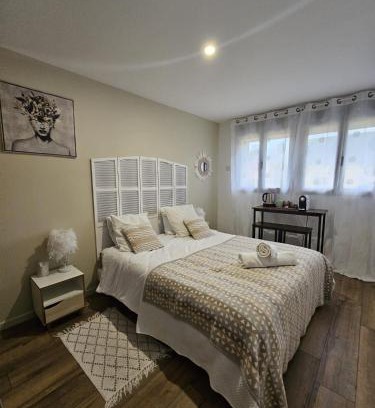 Sainte-Genevieve-des-Bois Apartment | Chambre plume