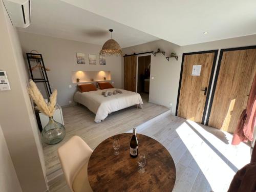 Salvagnac Bed & Breakfast | Chambre Mélusine Spa, Bien-être et Nature aux Fées des Chênes