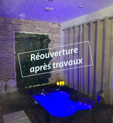 Messy House | Chambre romantique avec Jacuzzi privée