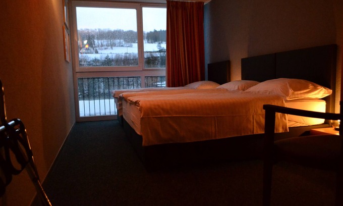 Les Brenets Hotel | Chambre, Salle de Bains Privé Devant le Lac, Parking et Wifi Gratuite