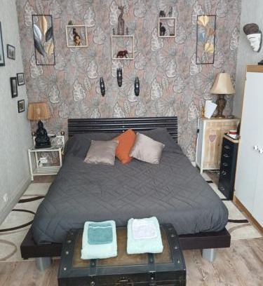 Gorron House | Chambre "Savane Prestige" Esprit Safari Chez Fred