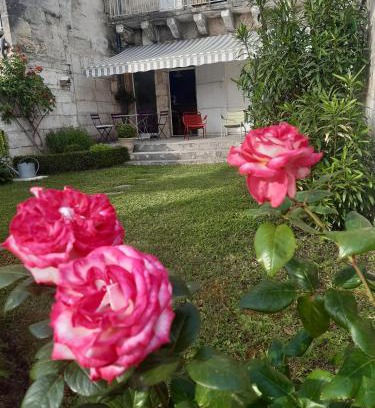 Angouleme Bed & Breakfast | Chambres d'Hôtes Les Jardins de la Cathédrale