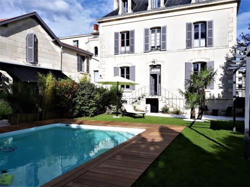 Centre Ville Bed & Breakfast | Chambres d'Hôtes Maison La Porte Rouge