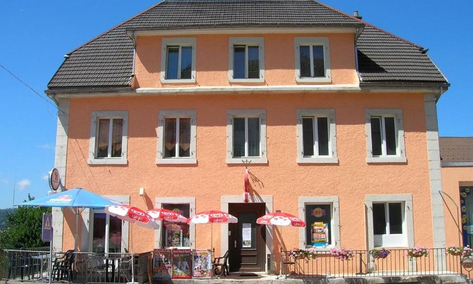Les Brenets House | Chambres d'Hotes Le Passiflore