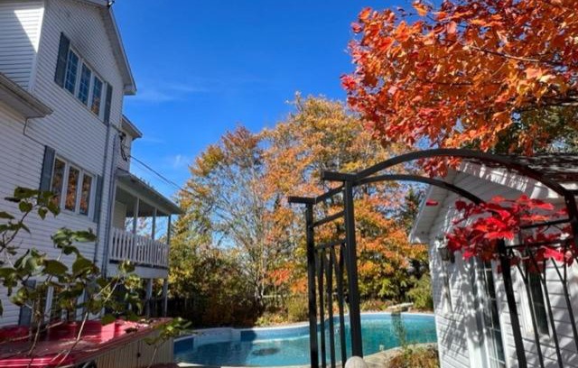 Sainte-Marguerite-du-Lac-Masson Bed & Breakfast | Chambres d'hôtes sur parc équestre-piscine et spa
