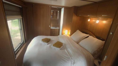 Fougeres-sur-Bievre Bed & Breakfast | Chambres insolites caravanes -Cheverny -Chambord -Zoo Beauval-Chenonceau