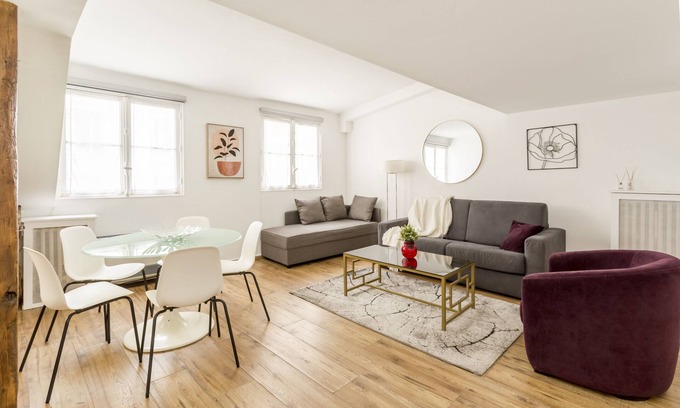 8th Arrondissement Apartment | Champs Elysées Artois Franklin Roosevelt