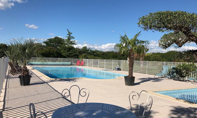 Saint-Simon-de-Pellouaille House | Charentaise Avec Piscine à 25 Minutes des Plages