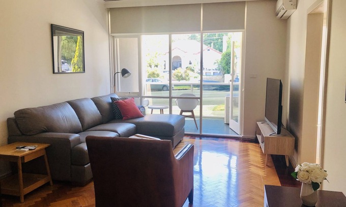 Caulfield North Apartment | Character, comfort and convenience in Caulfield Nth