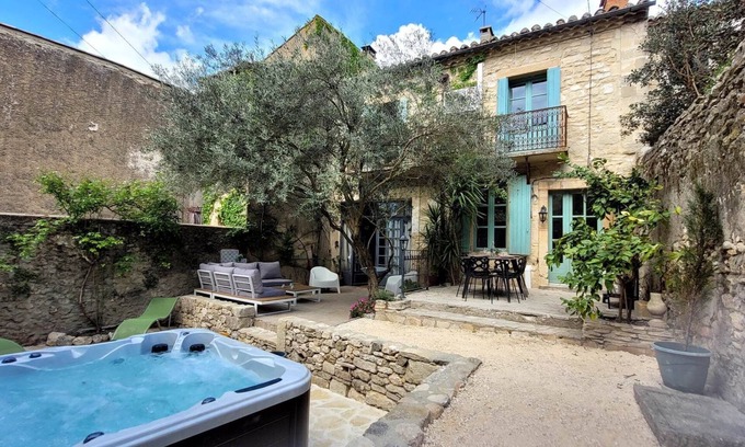 Sagries House | Character house combining tradition and modernity with jacuzzi on the outskirts of Uzès