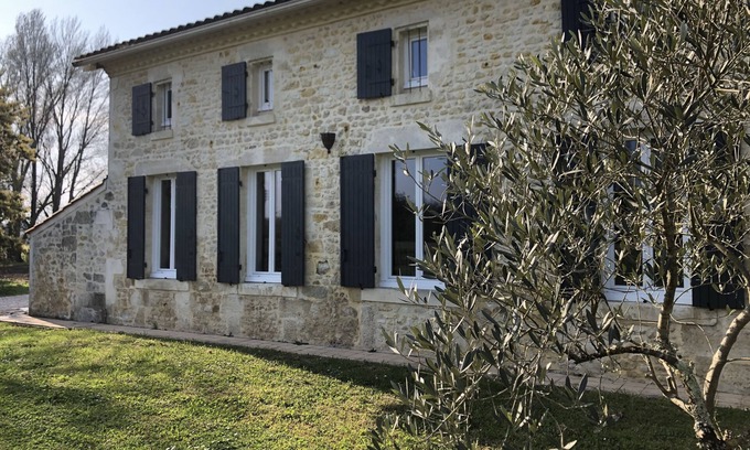 Ordonnac House | Character house between vineyards and ocean in the Médoc