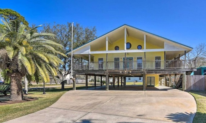 El Lago House | Charles · El Jardin! 5 min walk to beach